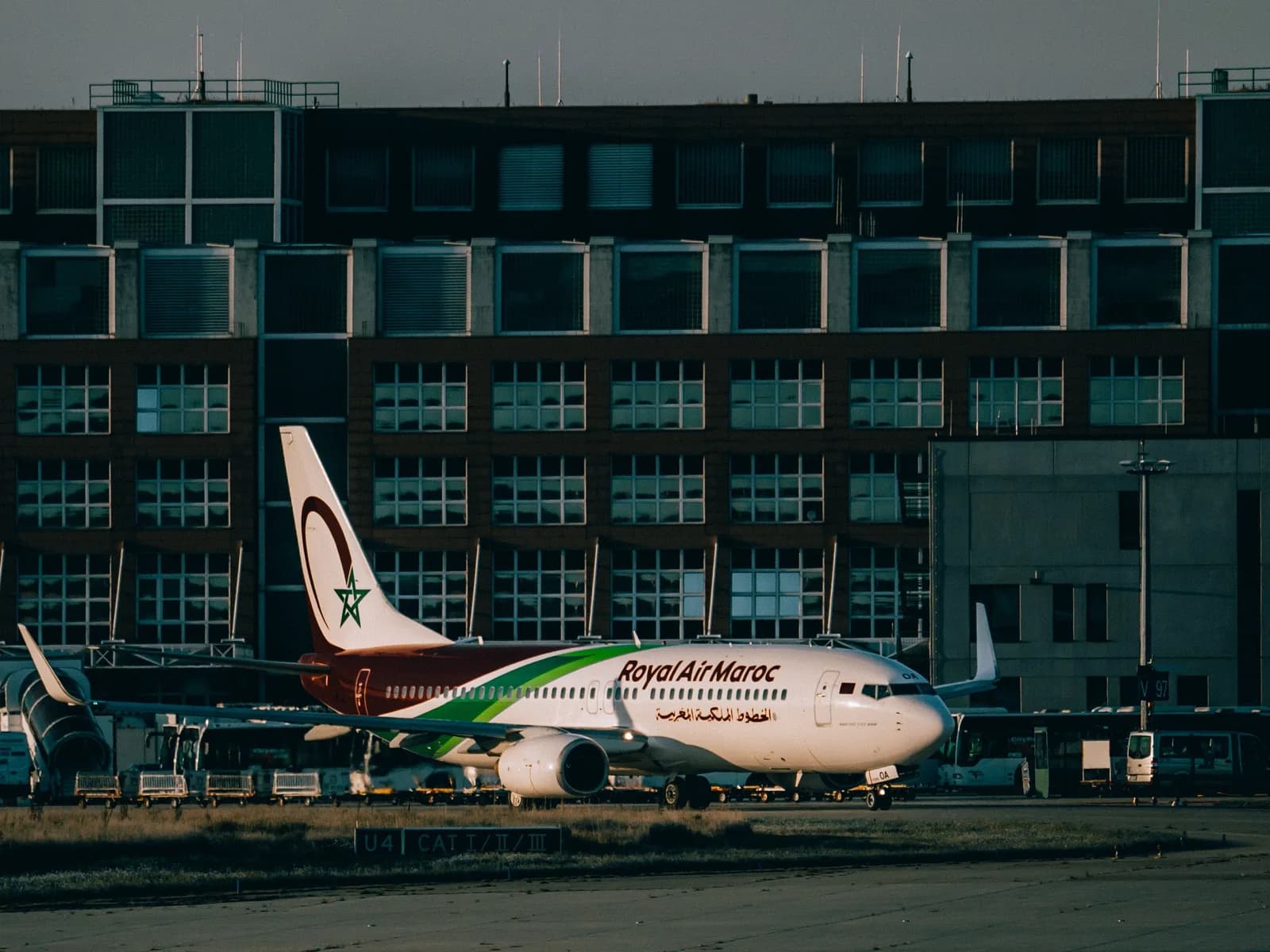 Avion Royal Air Maroc sur le tarmac d’un aéroport